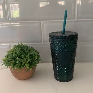 Starbucks holiday 2021 tumbler